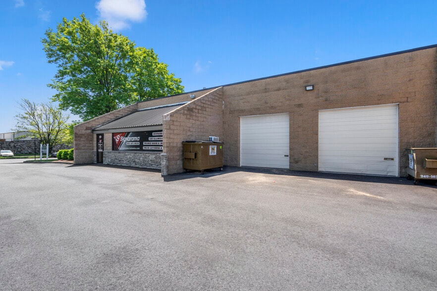 More Photos Of 90 Knickerbocker Ave, Bohemia Distribution For Sale