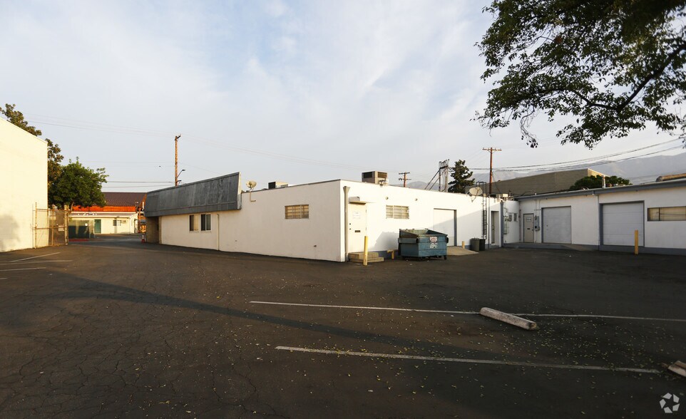 More Photos Of 150 W Cypress Ave, Burbank Warehouse For Sale