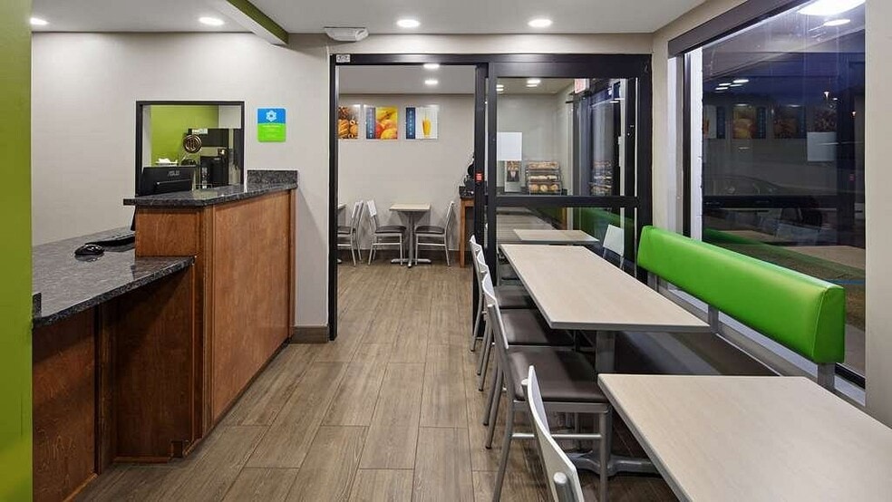 More Photos Of 200 The Mall Way, Jasper Hotel For Sale