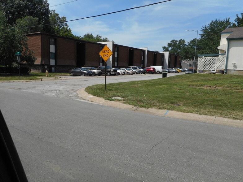 Primary Photo Of 8492 Lane Dr, Raytown Apartments For Sale