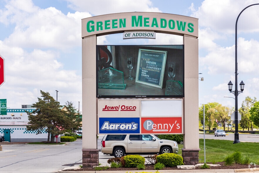 More Photos Of 4-140 W Lake St, Addison Freestanding For Lease