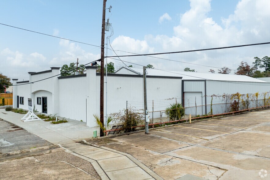 More Photos Of 2004 N Frazier St, Conroe Theater Concert Hall For Lease