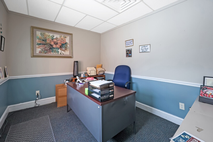 More Photos Of 44 Morris St, Webster Flex For Sale