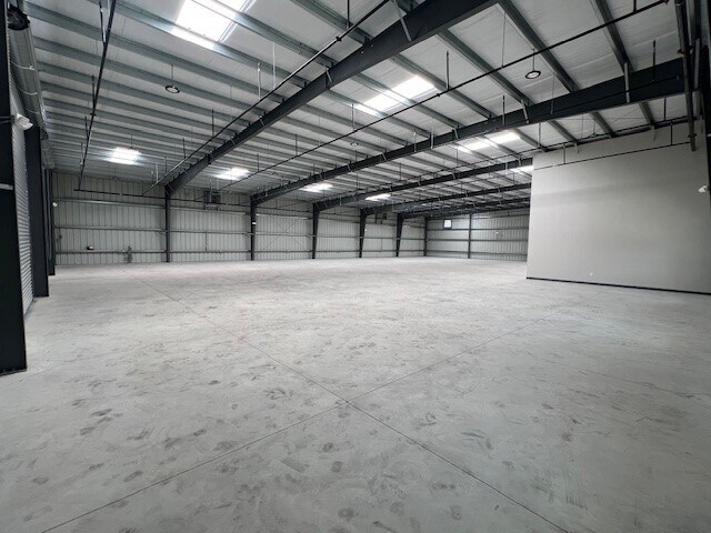 More Photos Of 2954 Van Buren St, Fort Myers Distribution For Lease