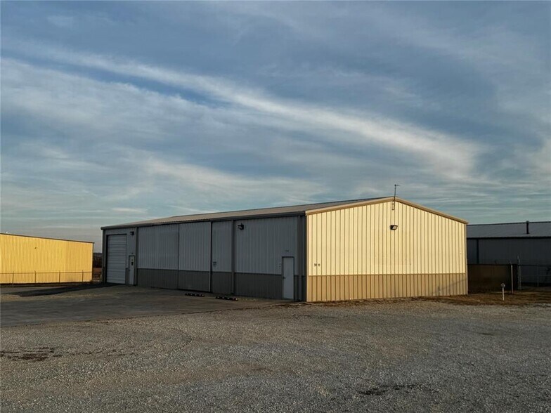 Primary Photo Of 7811 Kickapoo Ave, Shawnee Warehouse For Lease