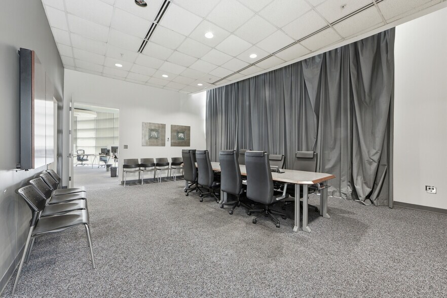 More Photos Of 600 Lakeshore Pky, Birmingham Medical For Lease