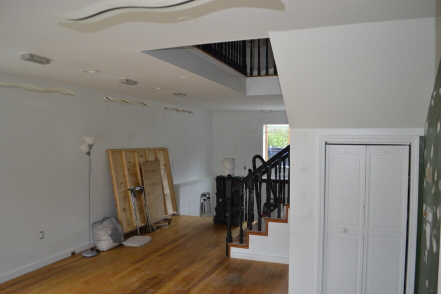 More Photos Of 9 Monroe St, Ellicottville Storefront Retail Residential For Lease
