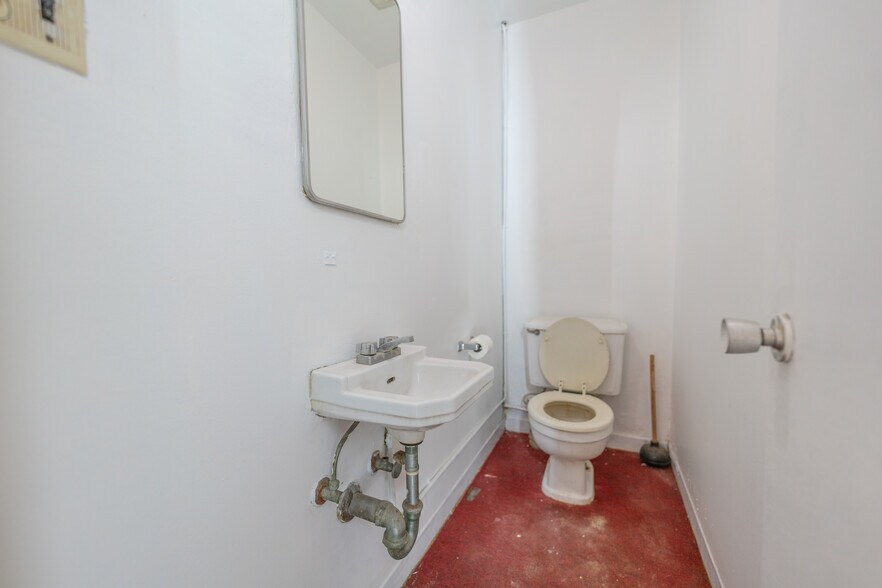 More Photos Of 14104-14108 Pioneer Blvd, Norwalk Storefront For Sale