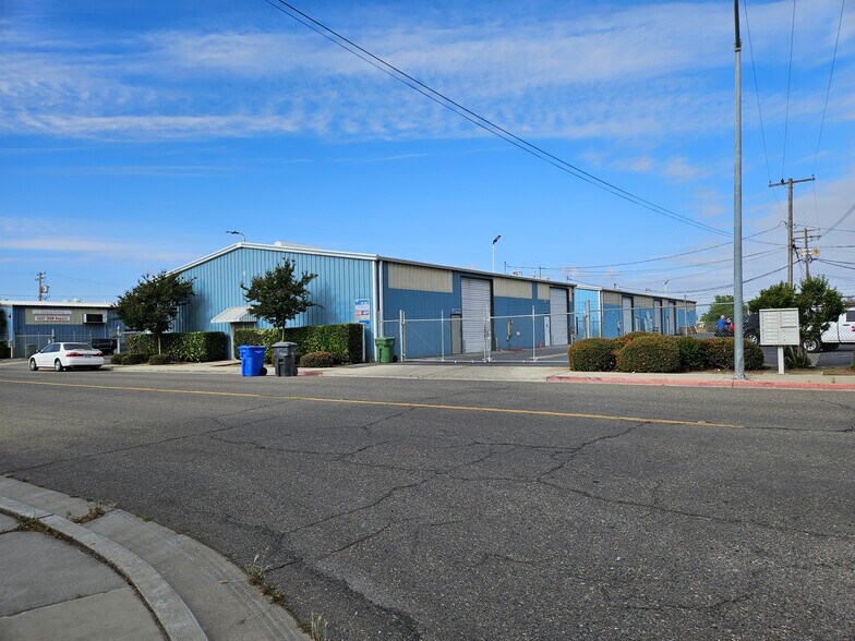 More Photos Of 875-899 S Soderquist Rd, Turlock Warehouse For Lease