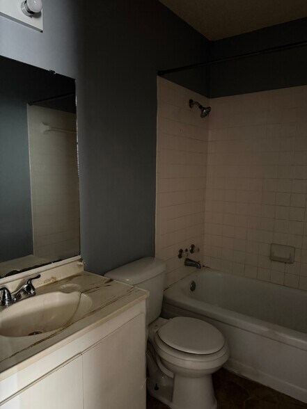 More Photos Of 2007 NW Lindy Ave, Lawton Apartments For Sale