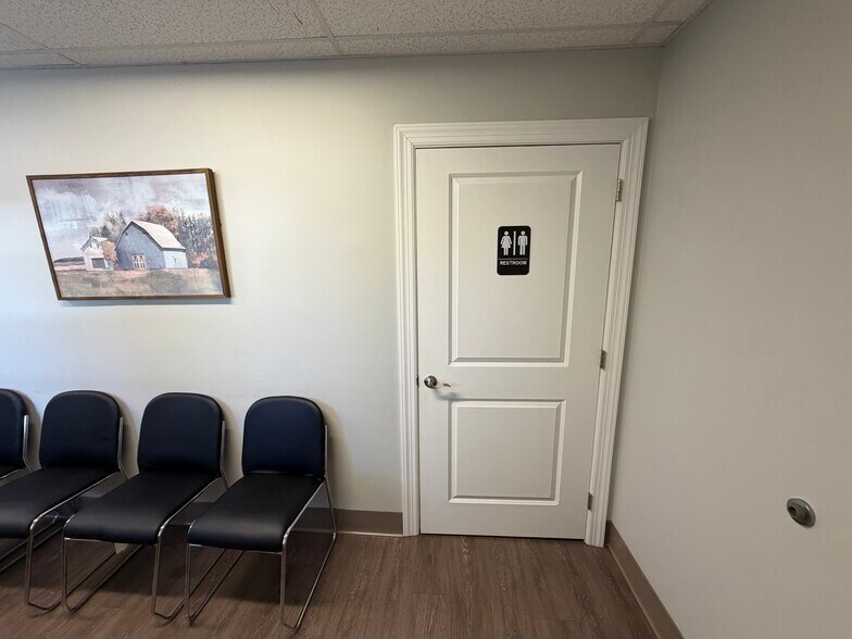 More Photos Of 524 E Main St, Riverhead Office For Lease