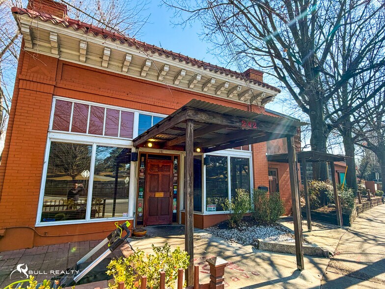 More Photos Of 242 SE Boulevard, Atlanta Restaurant For Sale