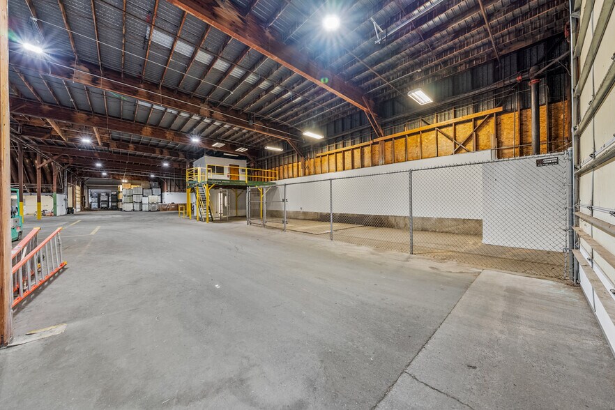 More Photos Of 1385 Antelope Rd, White City Manufacturing For Lease