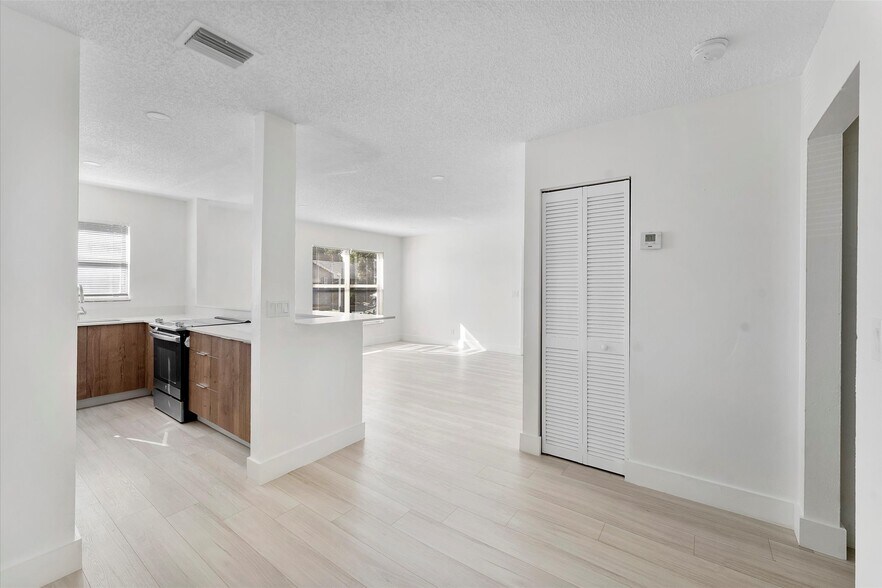 More Photos Of 1100 SW 4th Ave, Delray Beach Apartments For Sale