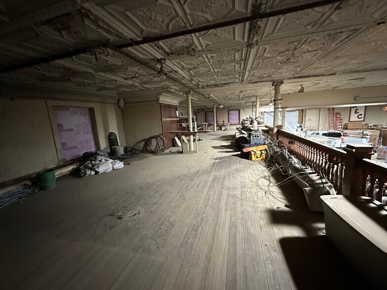 More Photos Of 122 W Main St, Elk Point Manufacturing For Lease
