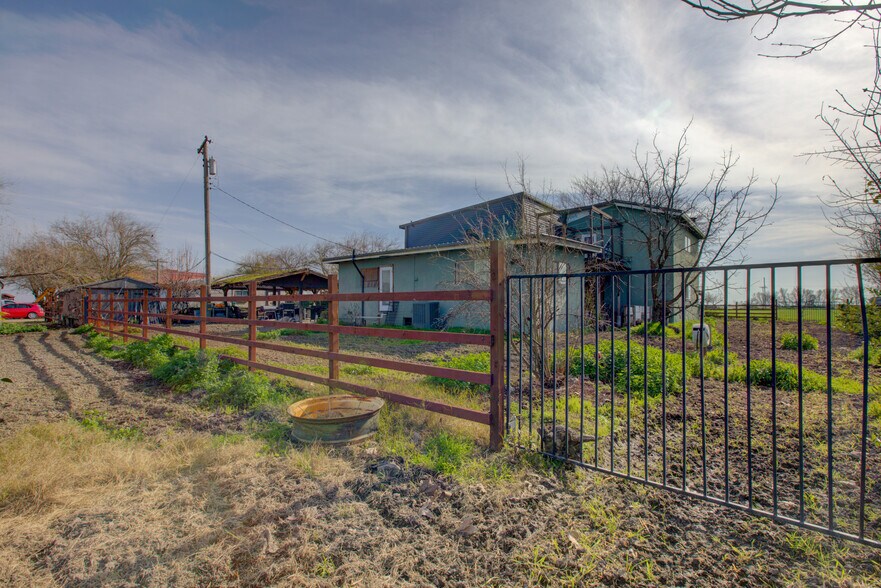 More Photos Of 9194 CA-152, Dos Palos Land For Sale