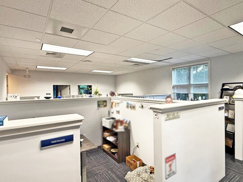 More Photos Of 15 Research Rd, East Falmouth Warehouse For Lease