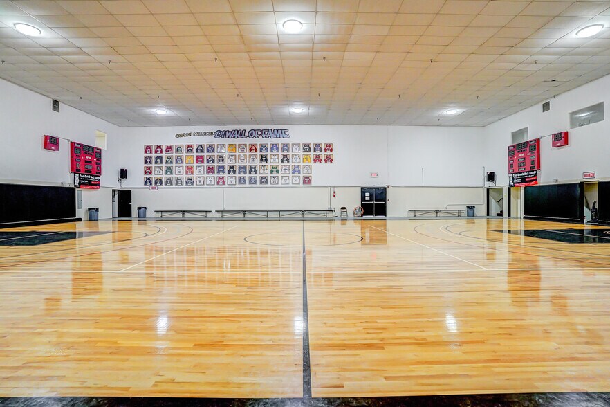 More Photos Of 950 S Central Ave, Compton Schools For Sale