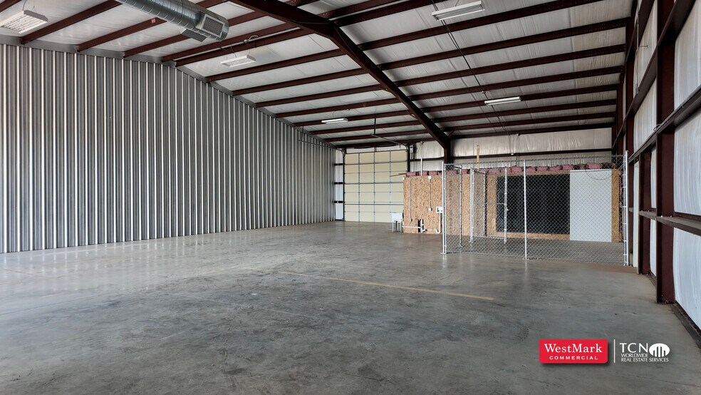 More Photos Of 5614 126th St, Lubbock Flex For Lease