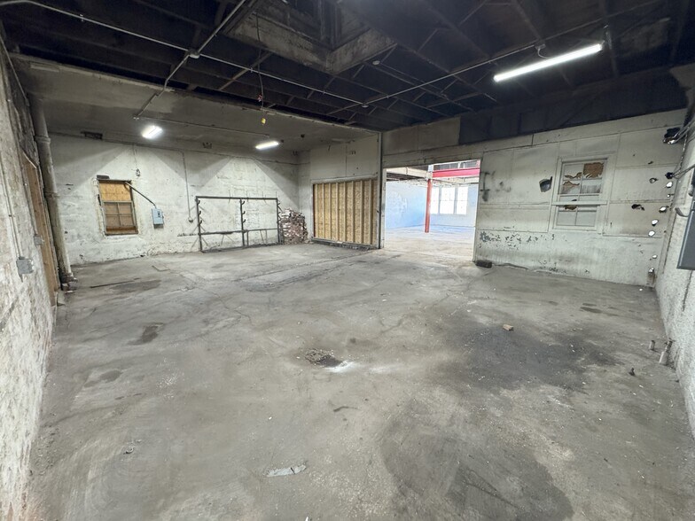 More Photos Of 1926 Howard St, Saint Joseph Industrial For Lease