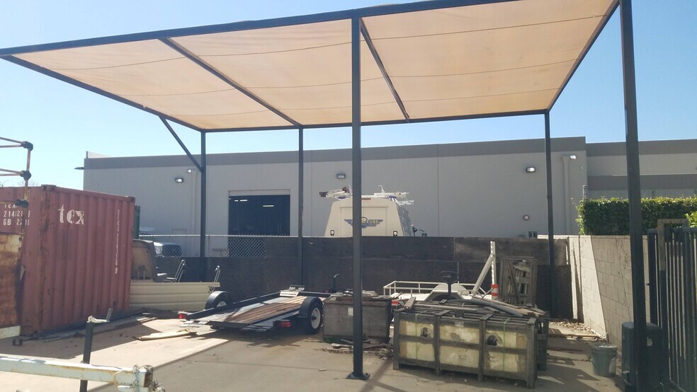More Photos Of 900 W 10th St, Azusa Warehouse For Lease