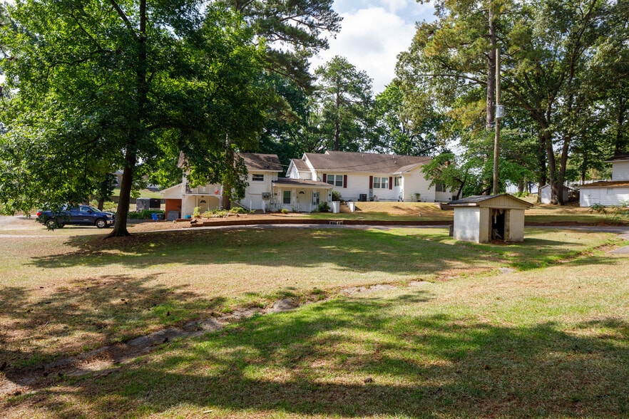 More Photos Of 100-102 Twin Acres Dr, Fayetteville Apartments For Sale