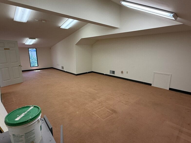 More Photos Of 403 Chatham Sq, Fredericksburg Office For Sale