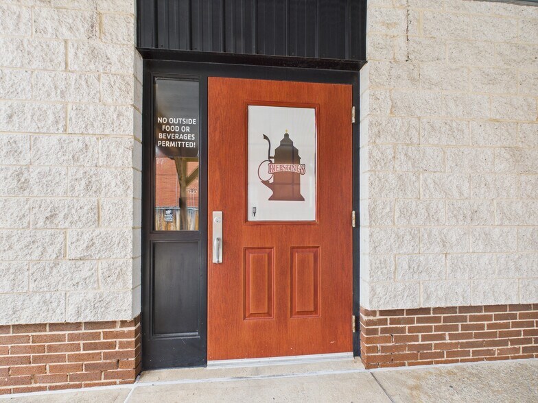 More Photos Of 913 Arch St, Williamsport Restaurant For Sale