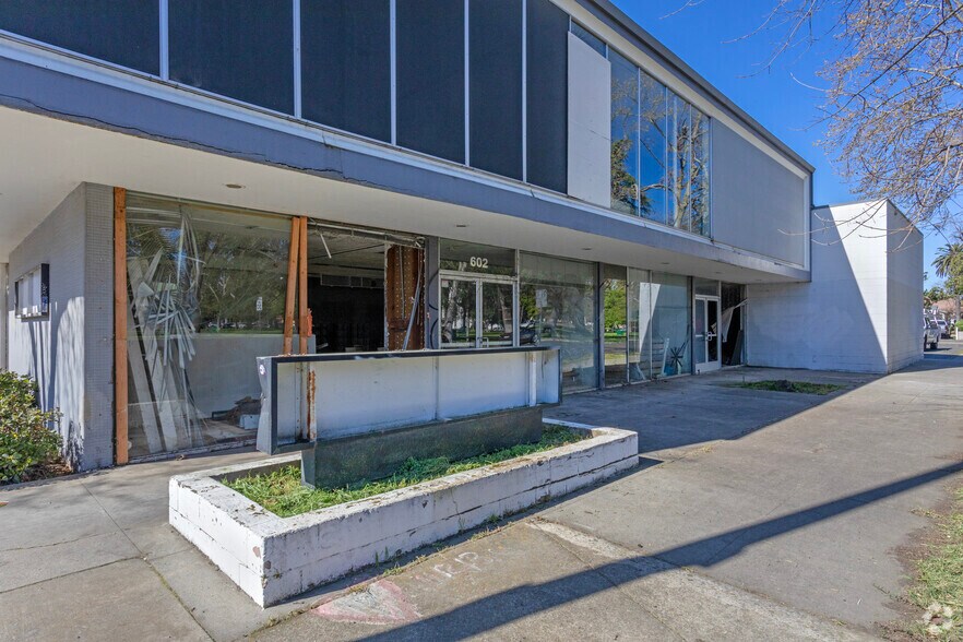 More Photos Of 602 W 20th St, Merced Medical For Lease