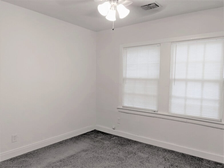 More Photos Of 704 E 22nd St, Houston Apartments For Sale