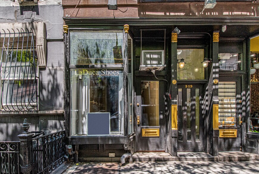 More Photos Of 319 W 47th St, New York Apartments For Lease