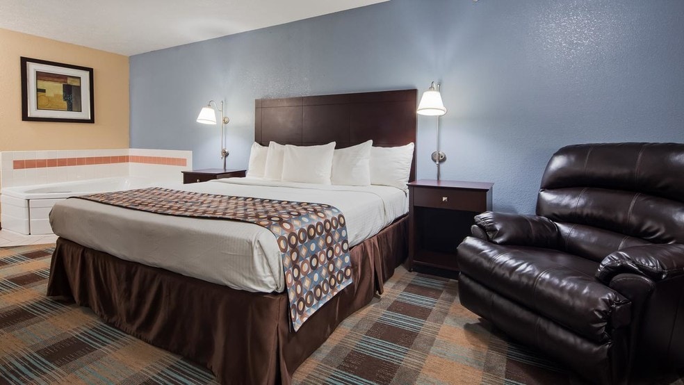 More Photos Of 360 Eastgate Dr, Danville Hotel For Sale