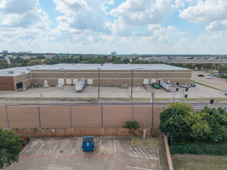 More Photos Of 1303 Marsh Ln, Carrollton Warehouse For Lease