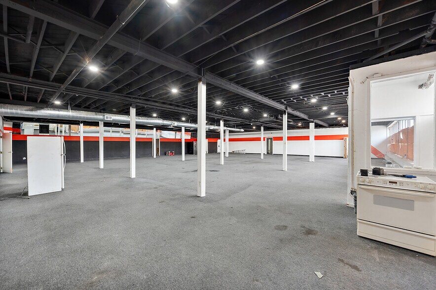 More Photos Of 20934 Van Dyke Ave, Warren Storefront Retail Residential For Sale