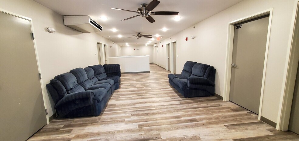 More Photos Of 404 W 7th St, Hays Sorority Fraternity House For Sale