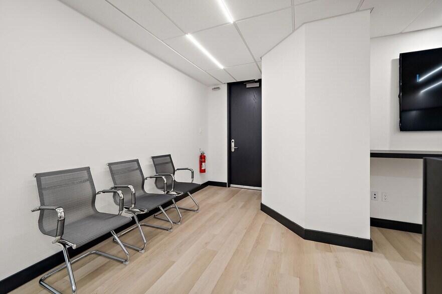 More Photos Of 3131 Boul de la Concorde E, Laval Coworking Space