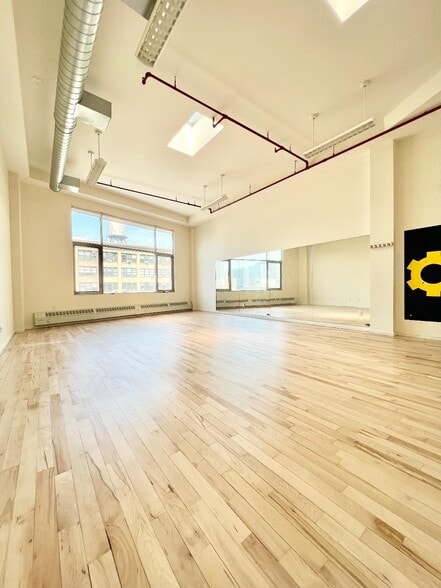 More Photos Of 11-11 44th Rd, Long Island City Loft Creative Space For Sale