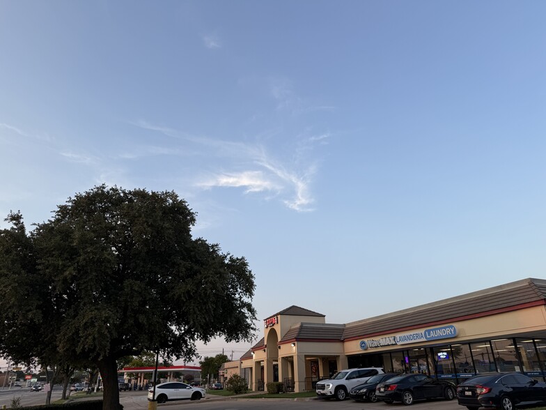 More Photos Of 910 W Parker Rd, Plano Unknown For Lease