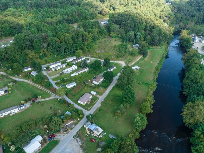 More Photos Of 371 Riverview Dr, Waynesville Manufactured Housing Mobile Home Park For Sale