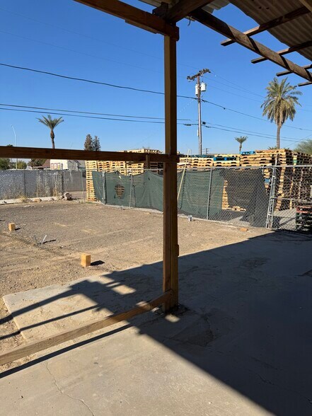 More Photos Of 6622-6626 N 58th Dr, Glendale Distribution For Sale