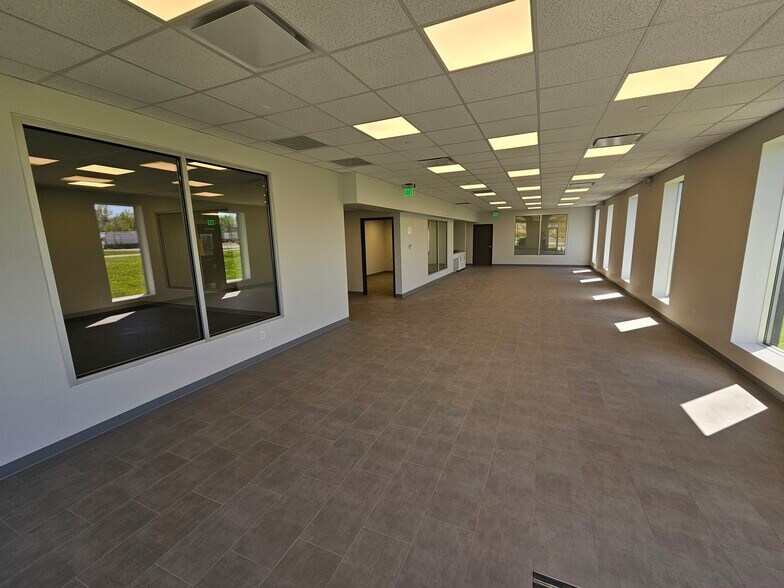 More Photos Of 300 Commerce Dr, Rochester Warehouse For Lease