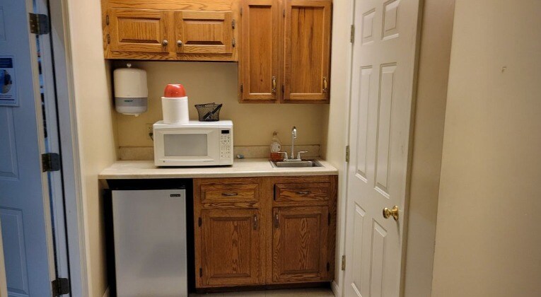 More Photos Of 13 Buzzell Ln, Lee Warehouse For Lease