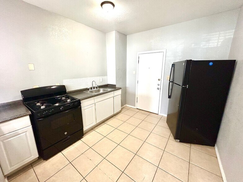 More Photos Of 1409 W Woodlawn Ave, San Antonio Apartments For Sale