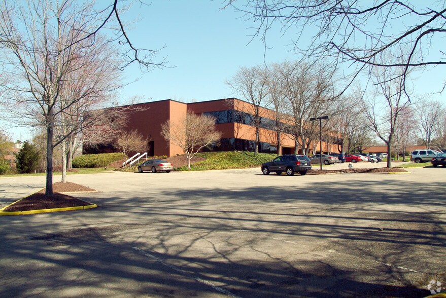 More Photos Of 620 Moorefield Park Dr, Richmond Office For Lease