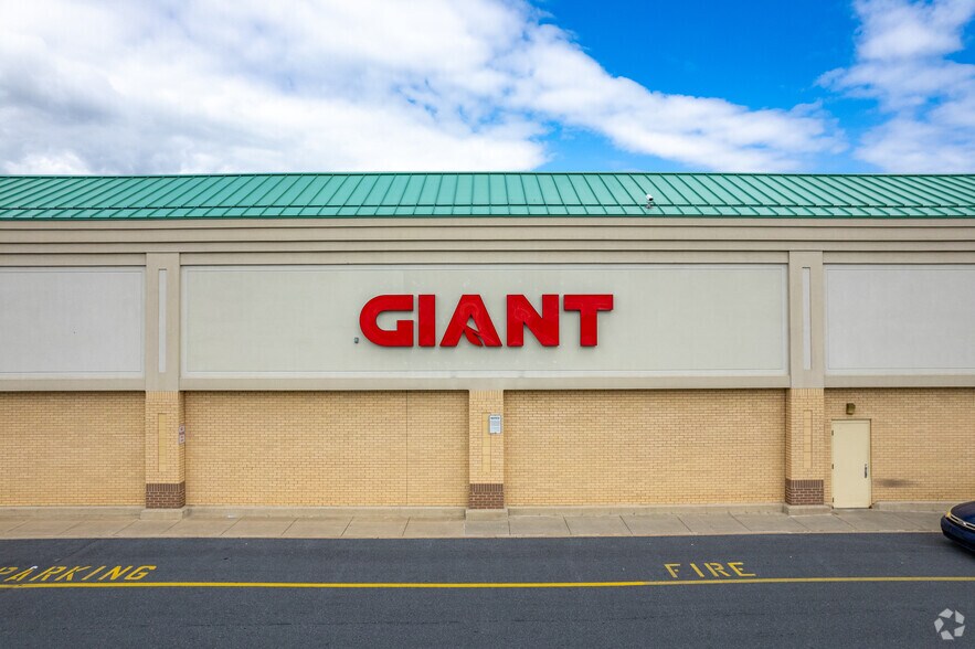 More Photos Of 2601-2631 Macarthur Rd, Whitehall Unknown For Sale