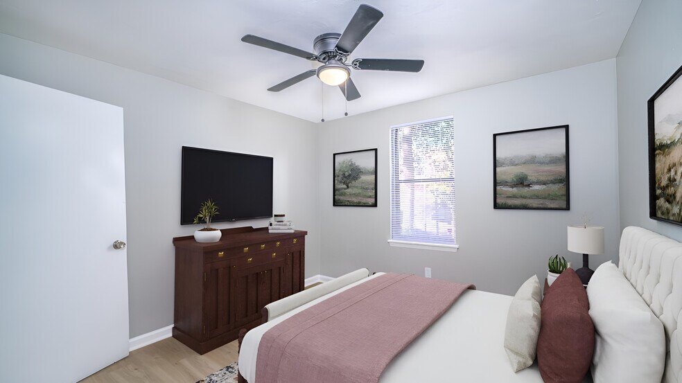 More Photos Of 1533 S Bronough St, Tallahassee Apartments For Sale