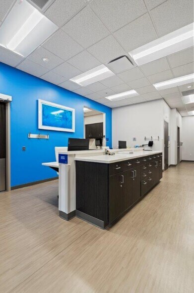 More Photos Of 900 Biddle Rd, Medford Freestanding For Lease