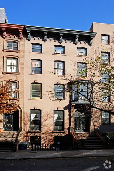 Primary Photo Of 15 Pierrepont St, Brooklyn Apartments For Lease
