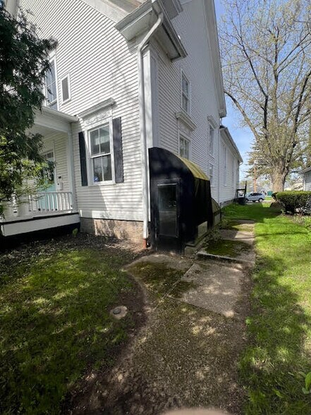 More Photos Of 2131 Five Mile Line Rd, Penfield Freestanding For Lease