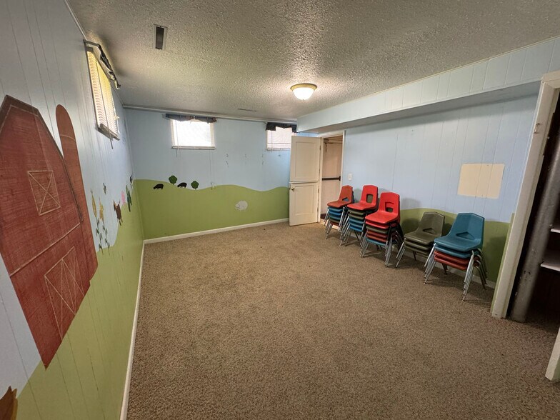 More Photos Of 402 S 7th St E, Riverton Flex For Sale